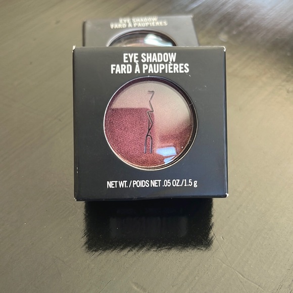 Mac eyeshadow in cranberry NIB - Picture 2 of 2
